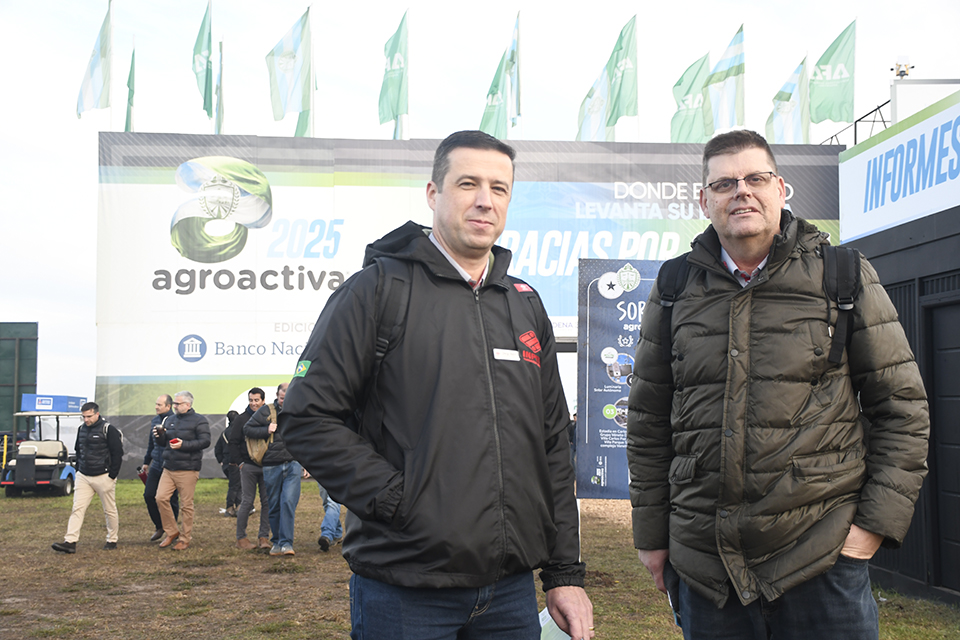 Visitantes internacionales en AgroActiva demuestran interés por la maquinaria agrícola nacional